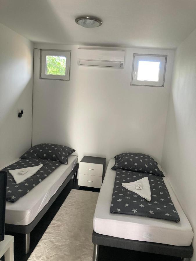Arany Apartman Aparthotel เซเกลด ภายนอก รูปภาพ